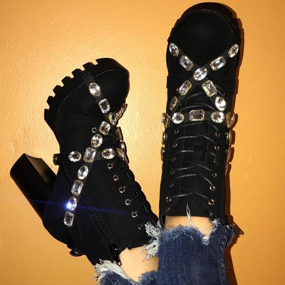 ๐๐๐จ๐ฉ ๐๐๐ฏ๐ 6 ๐ค๐Detachable Embellished Strap Boot - BLACK - Picture 10 of 10